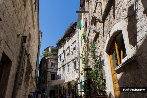Die Altstadt von Kotor mit seinen verwinkelten Gassen und historischen Häusern