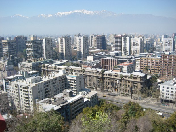 Santiago de Chile mit der Cordillera im Hintergrund