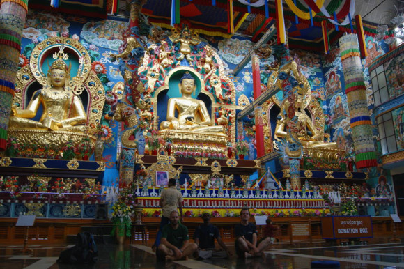 golden tibetan buddhist figures