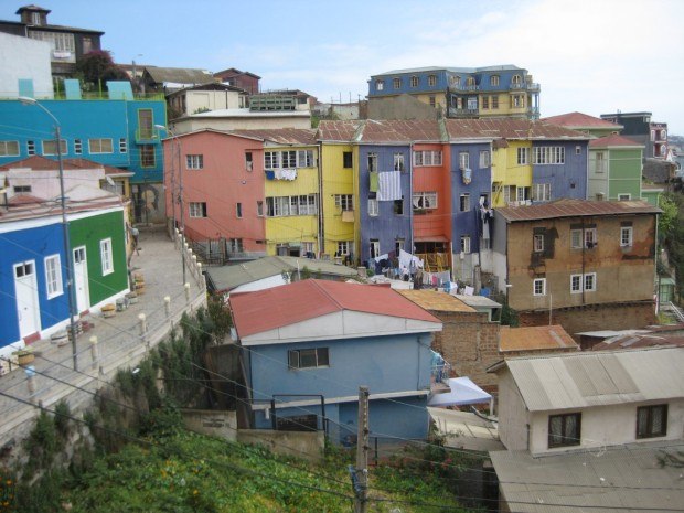 Die bunten Häuser von Valparaiso sollten beim Backpacking in Chile nicht fehlen!