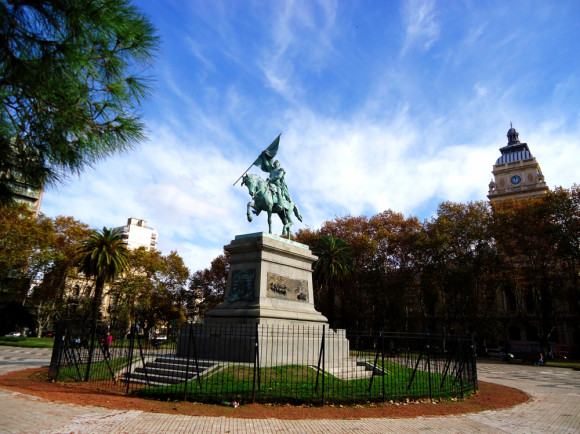 Also in Rosario a square with a statue for San Martin can be found - he is one of the national heroes as the prime leader of  South America's successful struggle for independence from the Spanish Empire
