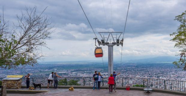 Die Sehenswürdigkeit in Salta ist der Cerro San Bernardo - mit dem schönsten Ausblick über die Stadt