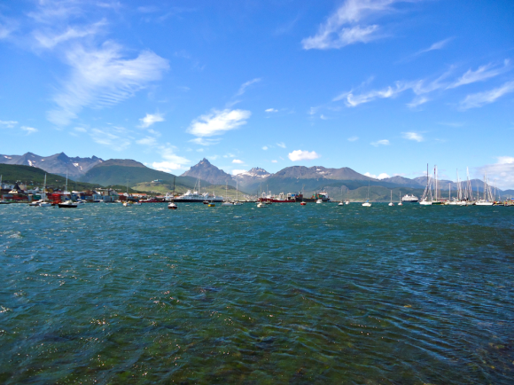 The bay of Ushuaia - small and big boats are waiting to go on the next adventure 