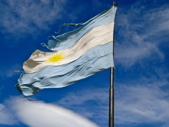 Die argentinische Fahne am hießigen Islas Malivina Denkmal zählt zweifelsohne zu den größten die ich in Argentinien gesehen habe