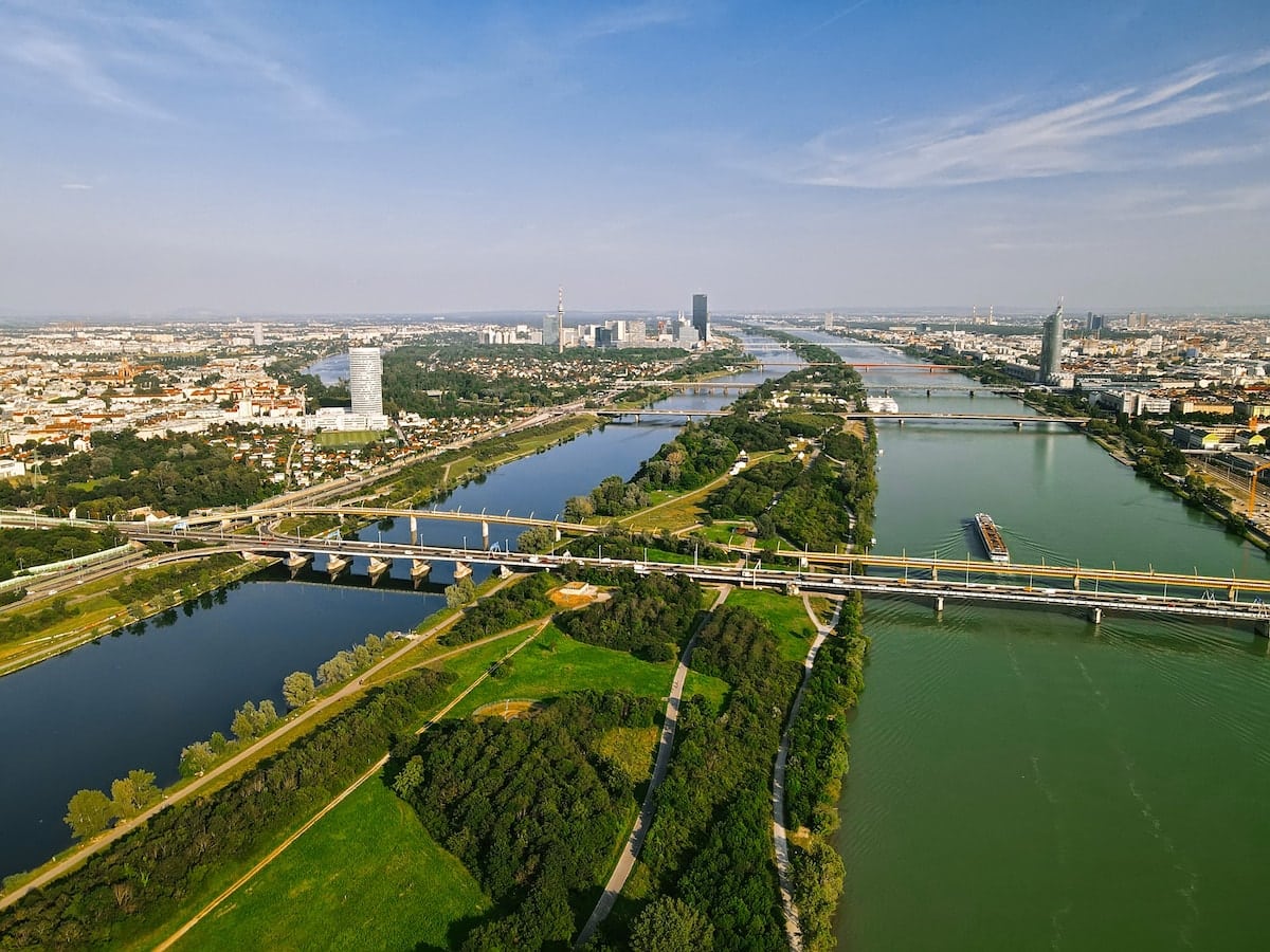 Luftbild der Donauinsel in Wien