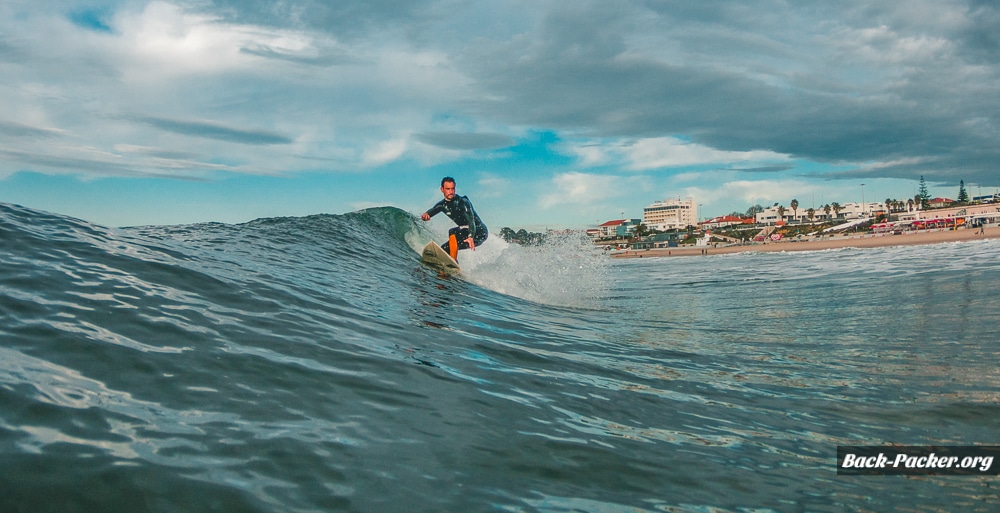 Pedro surft in Carcavelos