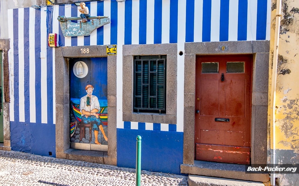 Bemalte Hauswand in der Rua Santa Maria - auch diese Kunstwerke gehören zu meinen Funchal Sehenswürdigkeiten.
