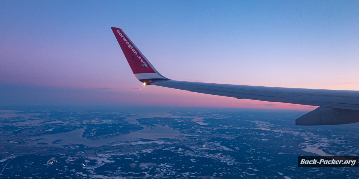 Blick aus dem Flugzeug auf die norwegische Fjordlandschaft