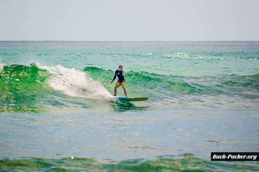 Surfing am Playa Dominical