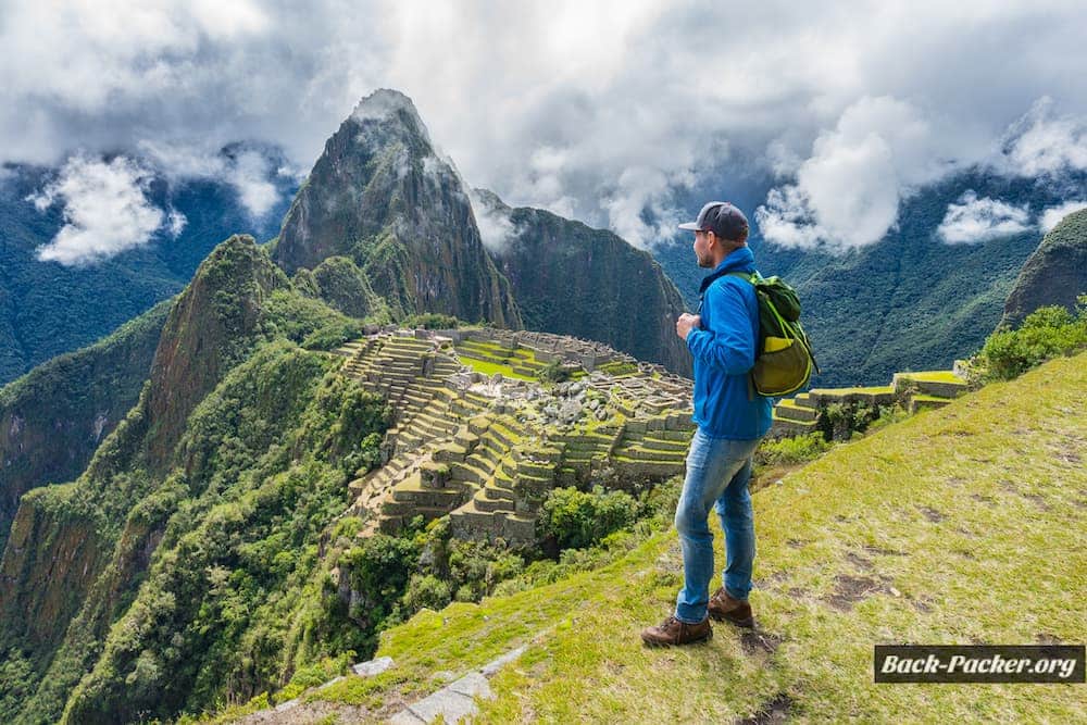 Steve vor dem Machu Picchu Panorama - das Ziel einer der populärsten Wanderungen in Cusco und Umgebung