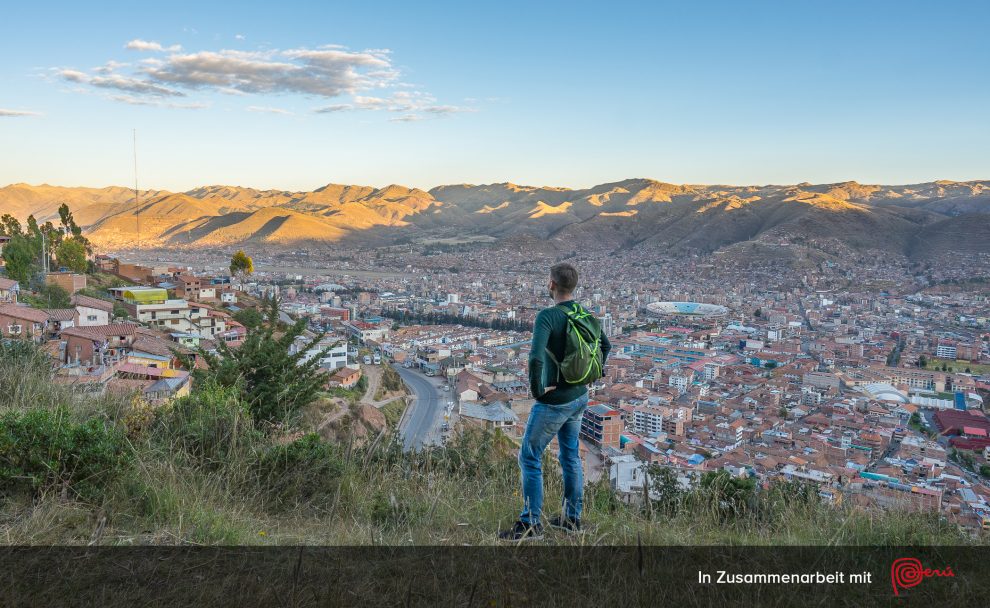 Steve schaut auf das Panorama von Cusco
